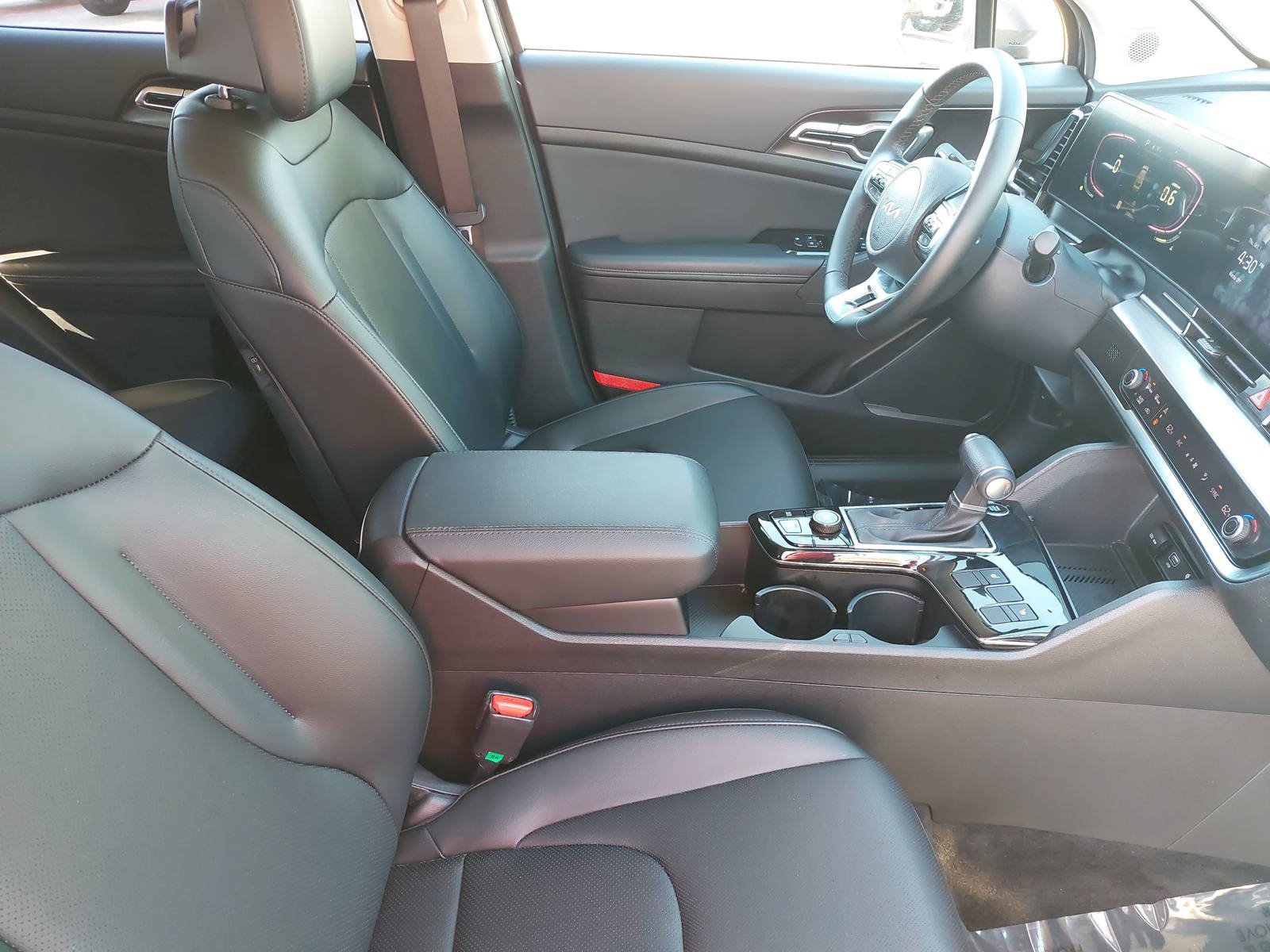 Used 2024 Kia Sportage EX FWD image 10