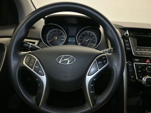 Used 2016 Hyundai Elantra GT FWD image 13