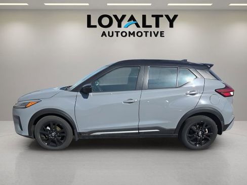 Used 2023 Nissan Kicks SR image 2