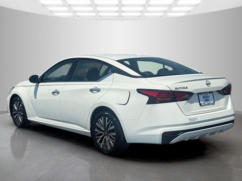 Used 2025 Nissan Altima 2.5 SV FWD image 5