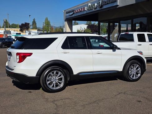 Used 2023 Ford Explorer XLT w/ Equipment Group 202A image 32