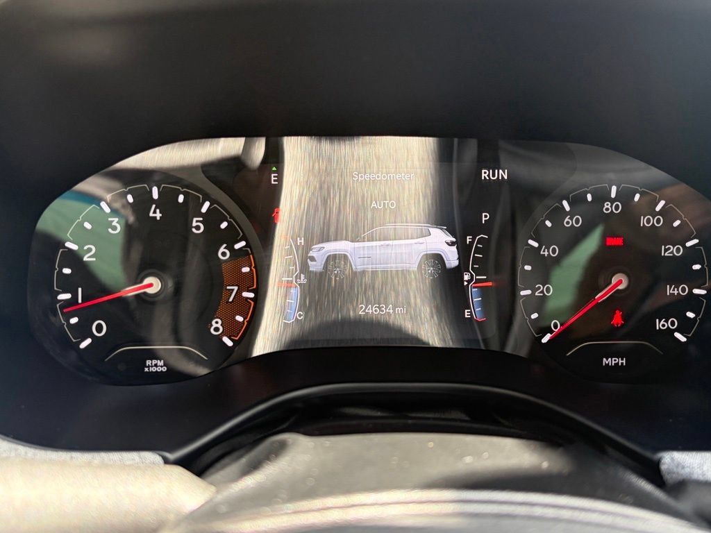 Used 2024 Jeep Compass Latitude w/ Convenience Group AWD/4WD image 9