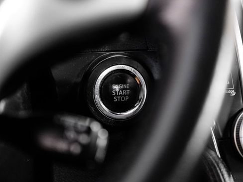 Used 2014 Toyota Camry SE w/ Leather Package image 18