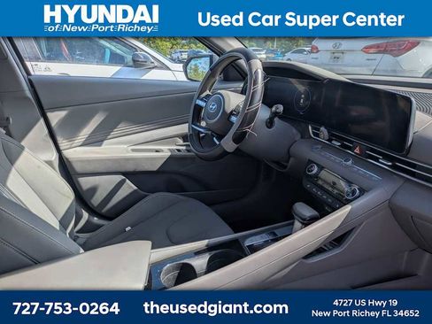 Used 2023 Hyundai Elantra SEL w/ Convenience Package image 6