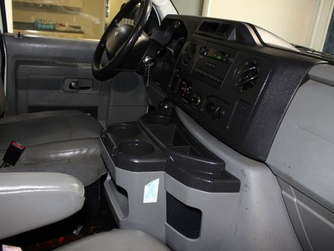 Used 2009 Ford E-350 and Econoline 350 Super Duty RWD image 21