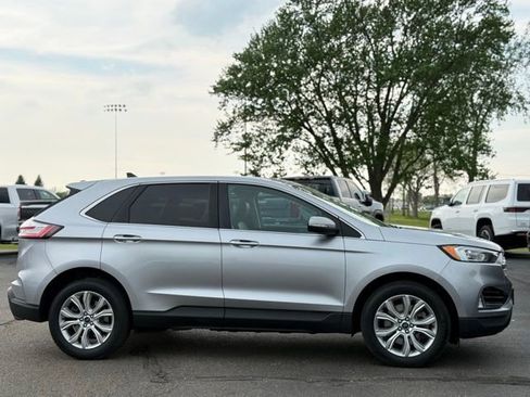 Used 2022 Ford Edge Titanium AWD/4WD image 34