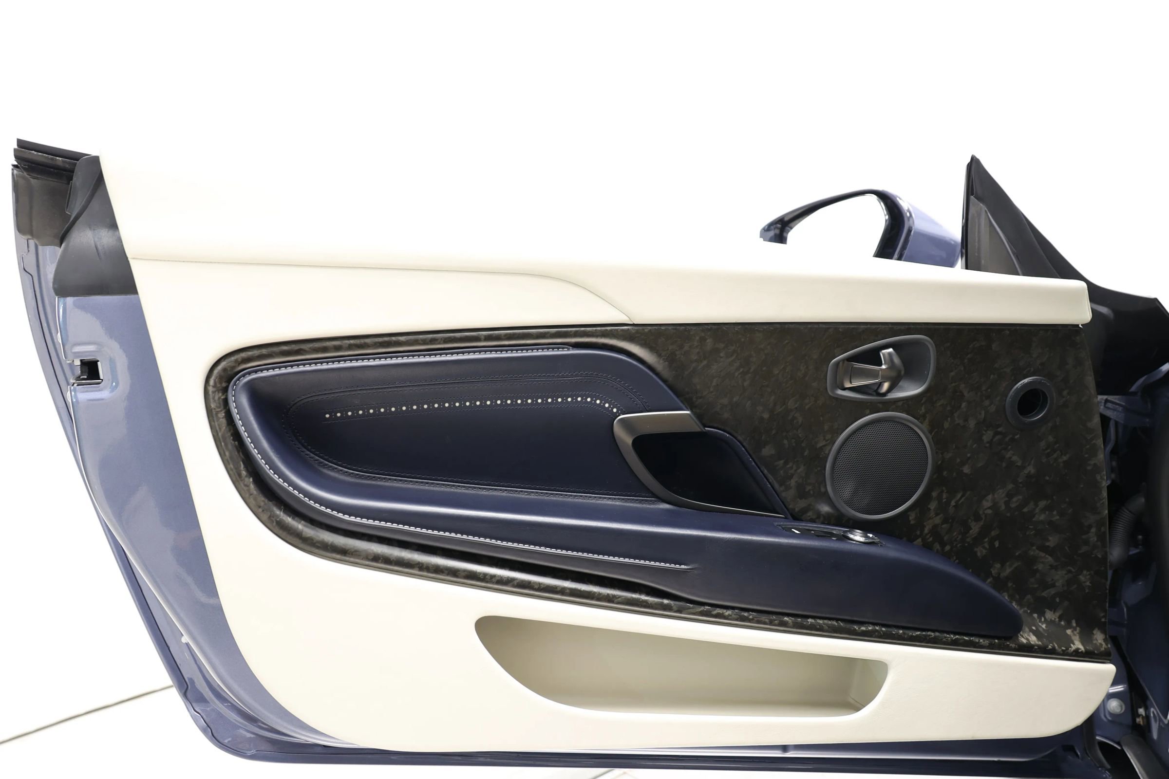Used 2019 Aston Martin DB11 Coupe RWD image 12