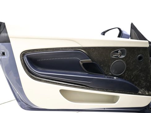 Used 2019 Aston Martin DB11 Coupe RWD image 12