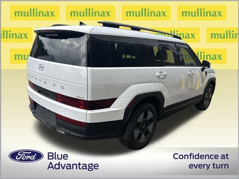 Used 2025 Hyundai Santa Fe SEL image 2
