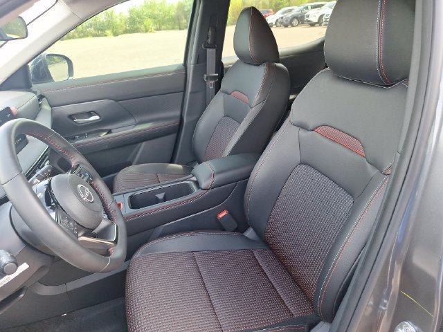 Certified 2025 Nissan Kicks SR w/ Illumination Package FWD image 10