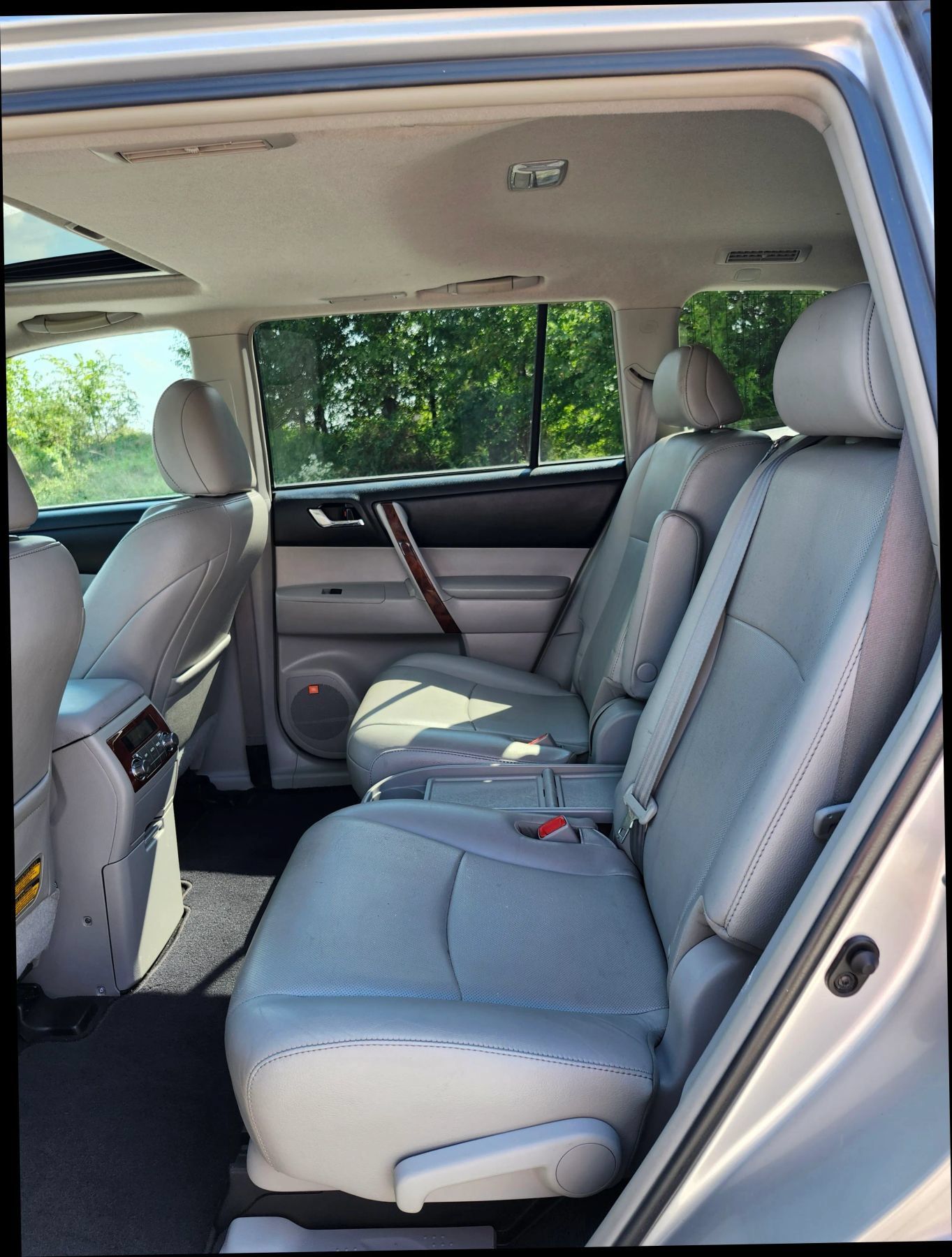 Used 2012 Toyota Highlander Limited w/ Tow Pkg FWD image 14