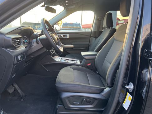 Used 2023 Ford Explorer XLT AWD/4WD image 11