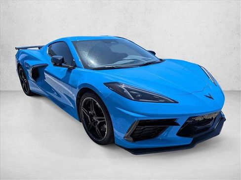 Used 2025 Chevrolet Corvette Stingray Premium Cpe w/ Z51 Performance Package RWD image 3