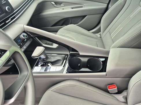 Used 2025 Hyundai Elantra Hybrid w/ Cargo Package FWD image 19