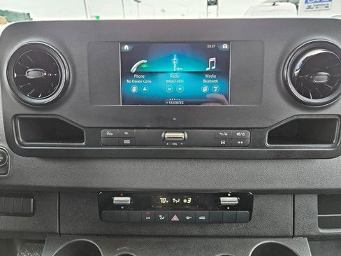 Used 2024 Mercedes-Benz Sprinter 2500 image 11