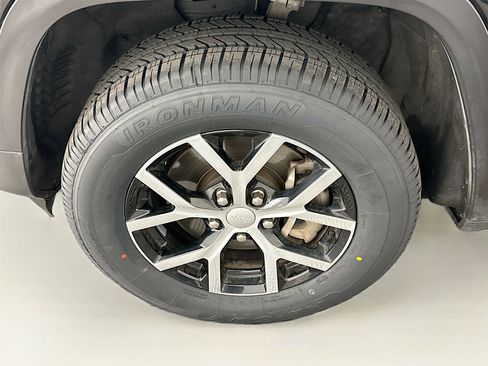 Used 2024 Jeep Grand Cherokee L Limited w/ Luxury Tech Group II image 11