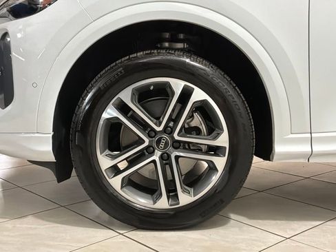 Used 2025 Audi Q5 Premium Plus w/ Premium Plus image 17