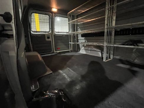 Used 2010 Ford E-250 and Econoline 250 image 15