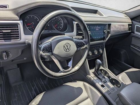 Used 2021 Volkswagen Atlas Cross Sport SE w/ Panoramic Sunroof Package FWD image 10