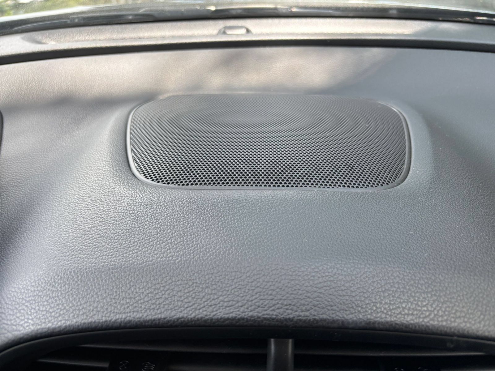 Used 2025 Kia Soul LX w/ LX Technology Package FWD image 16