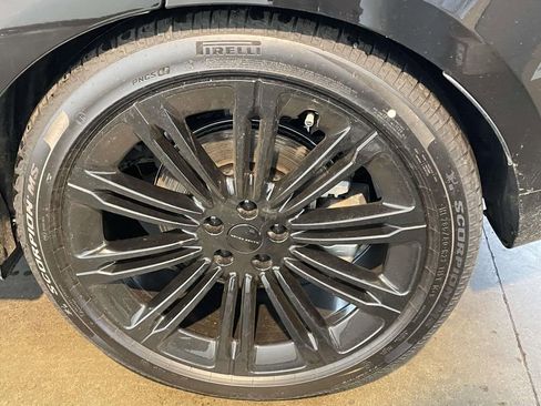 New 2026 Land Rover Range Rover Long Wheelbase SE AWD/4WD image 9