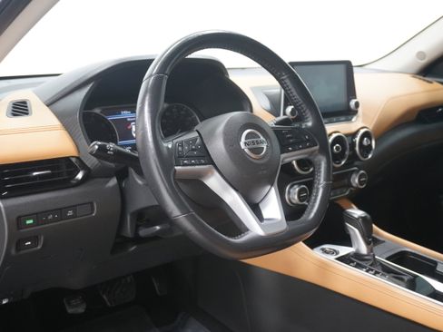 Used 2022 Nissan Sentra SV w/ SV Premium Package image 9