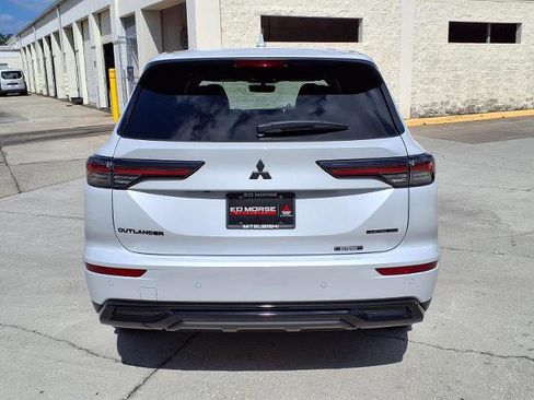 New 2026 Mitsubishi Outlander LE FWD image 4