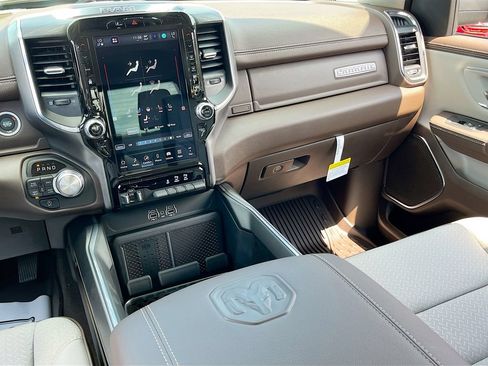 Used 2025 RAM 1500 Laramie AWD/4WD image 24