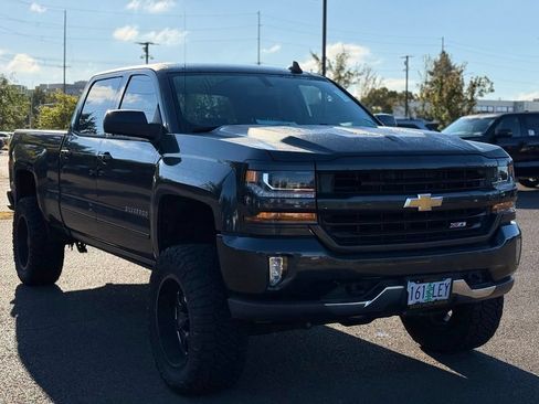 Used 2018 Chevrolet Silverado 1500 LT w/ All Star Edition AWD/4WD image 6
