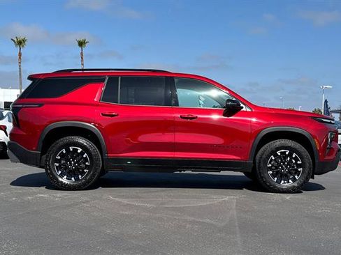 New 2025 Chevrolet Traverse Z71 w/ Enhanced Driving Package image 3