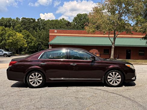 Used 2011 Toyota Avalon Limited FWD image 4
