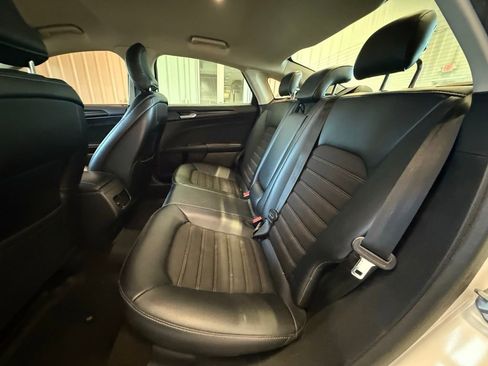 Used 2018 Ford Fusion SE w/ Equipment Group 201A image 10