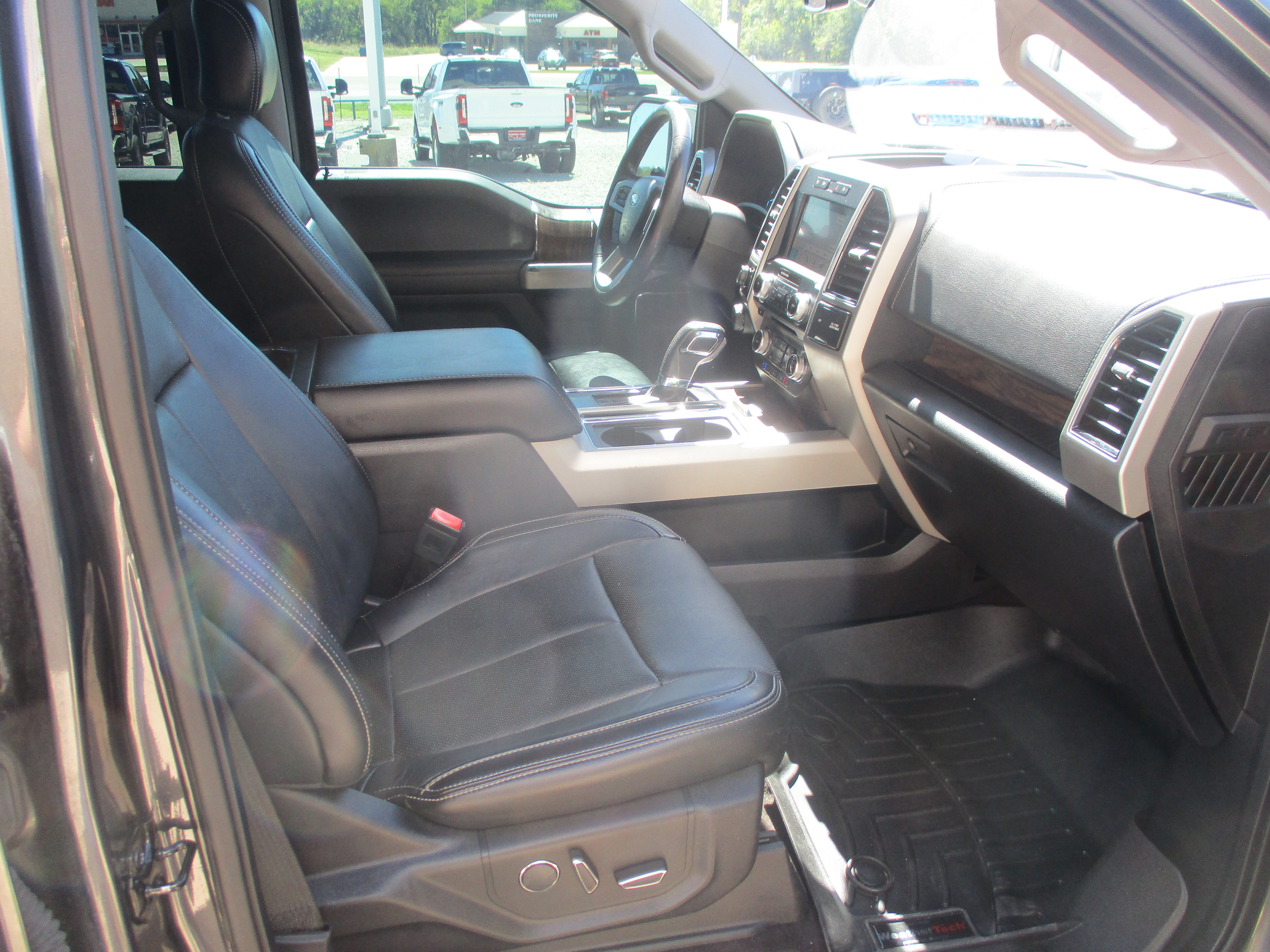 Used 2018 Ford F150 Lariat w/ Equipment Group 502A Luxury AWD/4WD image 11