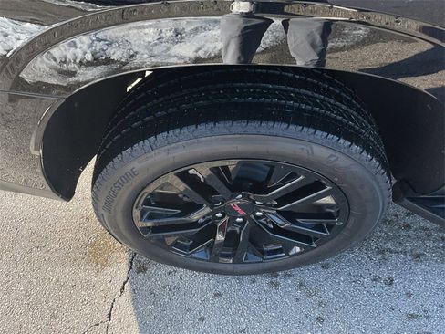 Used 2023 GMC Yukon XL SLT w/ SLT Premium Package image 19