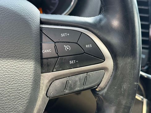 Used 2020 Jeep Grand Cherokee Limited AWD/4WD image 21