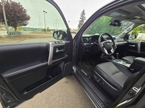 Used 2020 Toyota 4Runner SR5 Premium w/ Moonroof Package AWD/4WD image 20