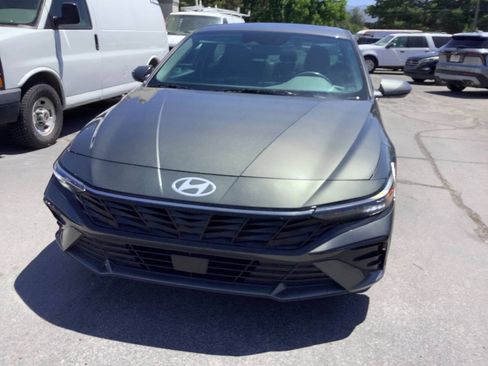 Used 2025 Hyundai Elantra SEL FWD image 4