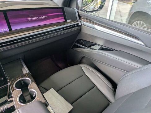 Certified 2026 Cadillac Escalade 4WD image 19
