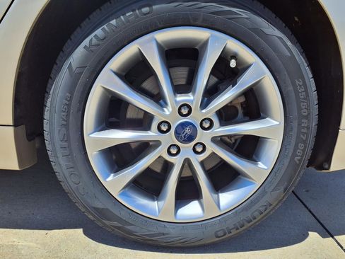 Used 2017 Ford Fusion SE FWD image 29