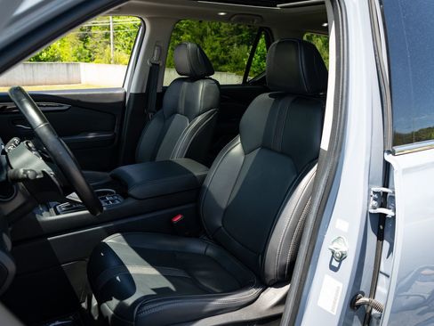 Used 2024 Honda Pilot Touring image 15