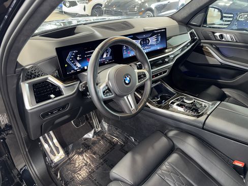 Used 2025 BMW X7 M60i AWD/4WD image 21