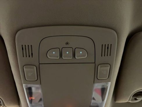 Used 2007 Buick Lucerne CXL image 26