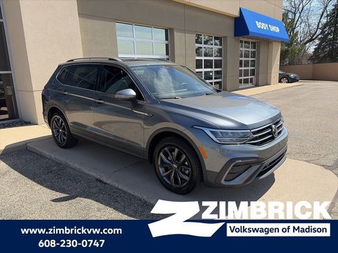 Certified 2023 Volkswagen Tiguan SE w/ Panoramic Sunroof Package image 1