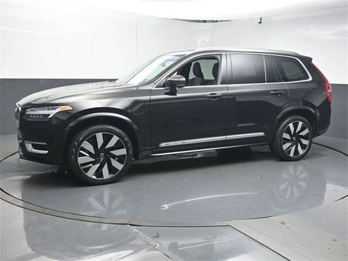 Certified 2023 Volvo XC90 T8 Ultimate w/ Protection Package Premier image 4