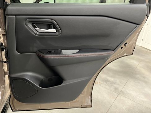 Used 2025 Nissan Rogue SV AWD/4WD image 19