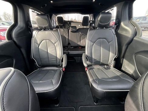 Used 2024 Chrysler Pacifica Limited w/ S Appearance Package image 35