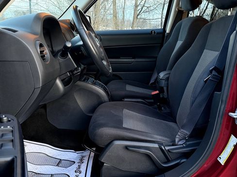 Used 2016 Jeep Patriot Latitude AWD/4WD image 11