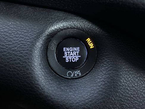 Used 2020 Jeep Cherokee Latitude Plus AWD/4WD image 8
