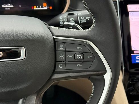 New 2025 Jeep Grand Cherokee L Limited w/ Luxury Tech Group II AWD/4WD image 19
