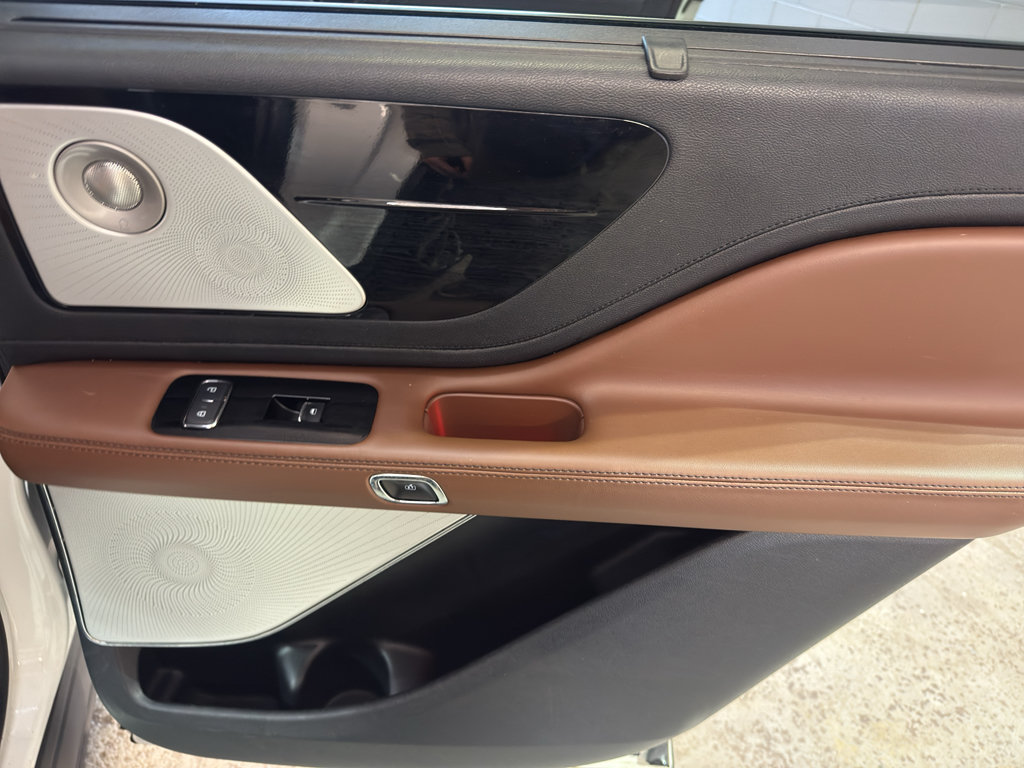 Used 2021 Lincoln Aviator Reserve w/ Equipment Group 202A AWD/4WD image 25